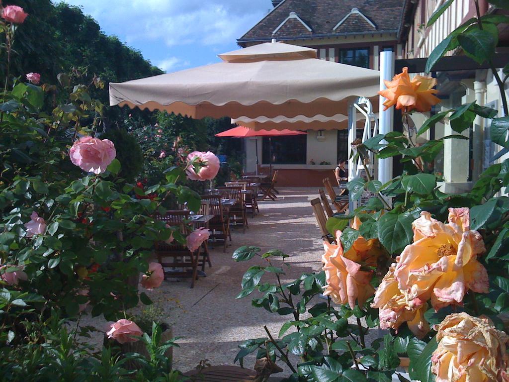 Logis Hotel La Foret Senonches Bagian luar foto